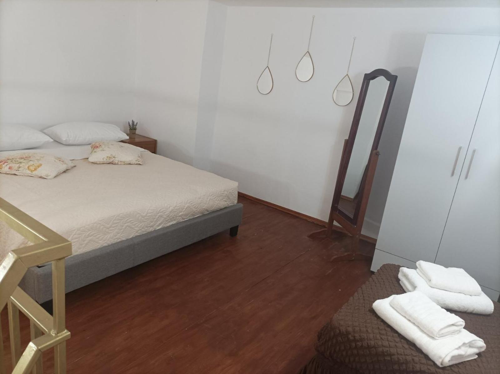 Βαχος Rooms 4 Tseratsiá Buitenkant foto