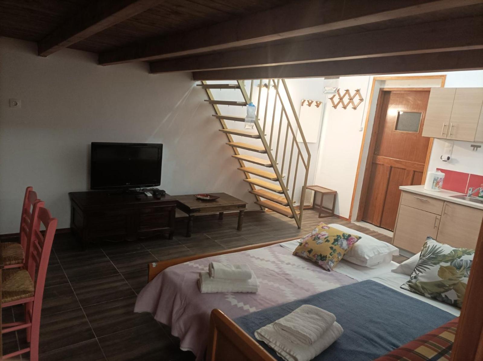 Βαχος Rooms 4 Tseratsiá Buitenkant foto